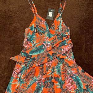 Colorful orange and green jumper, brand new with tag. Polyester Fashion Nova.